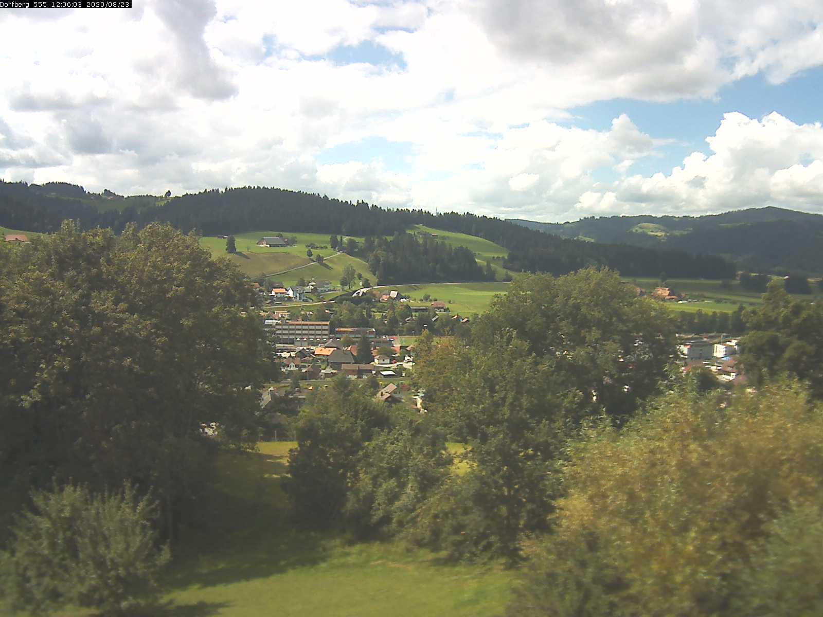 Webcam-Bild: Aussicht vom Dorfberg in Langnau 20200823-120601