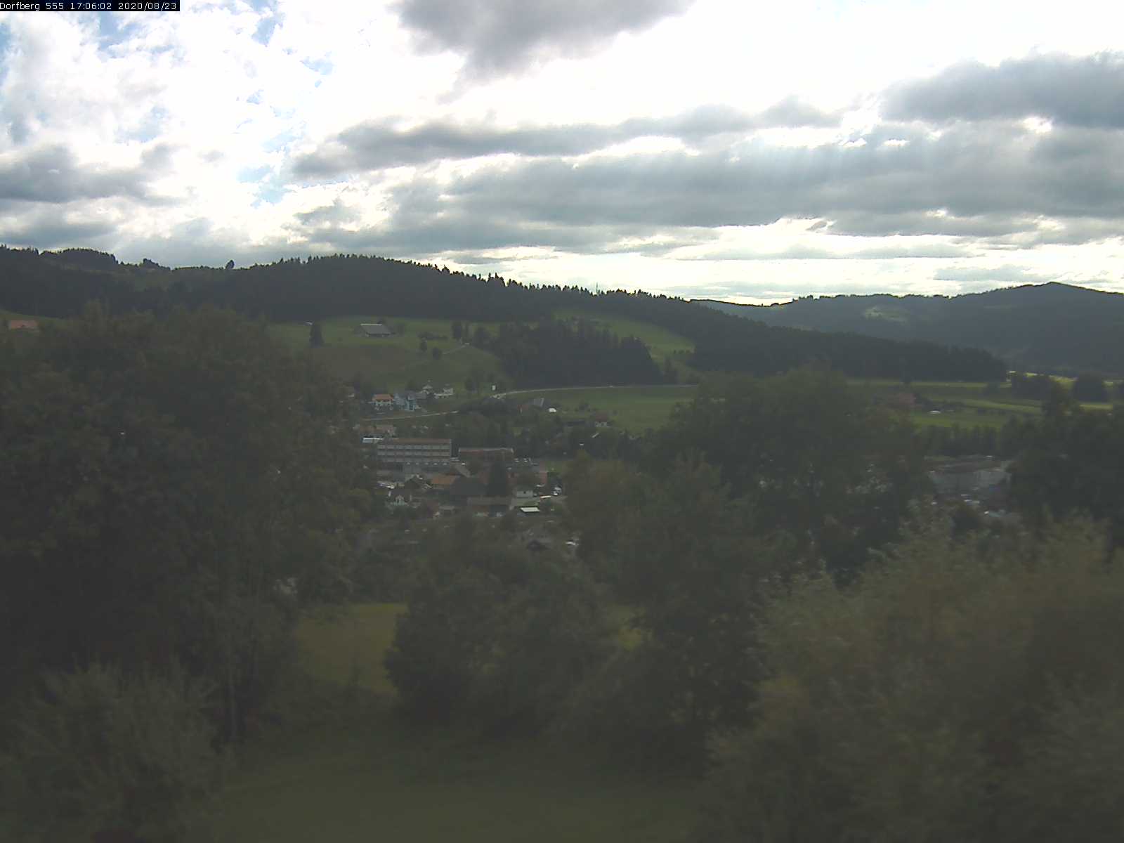 Webcam-Bild: Aussicht vom Dorfberg in Langnau 20200823-170601