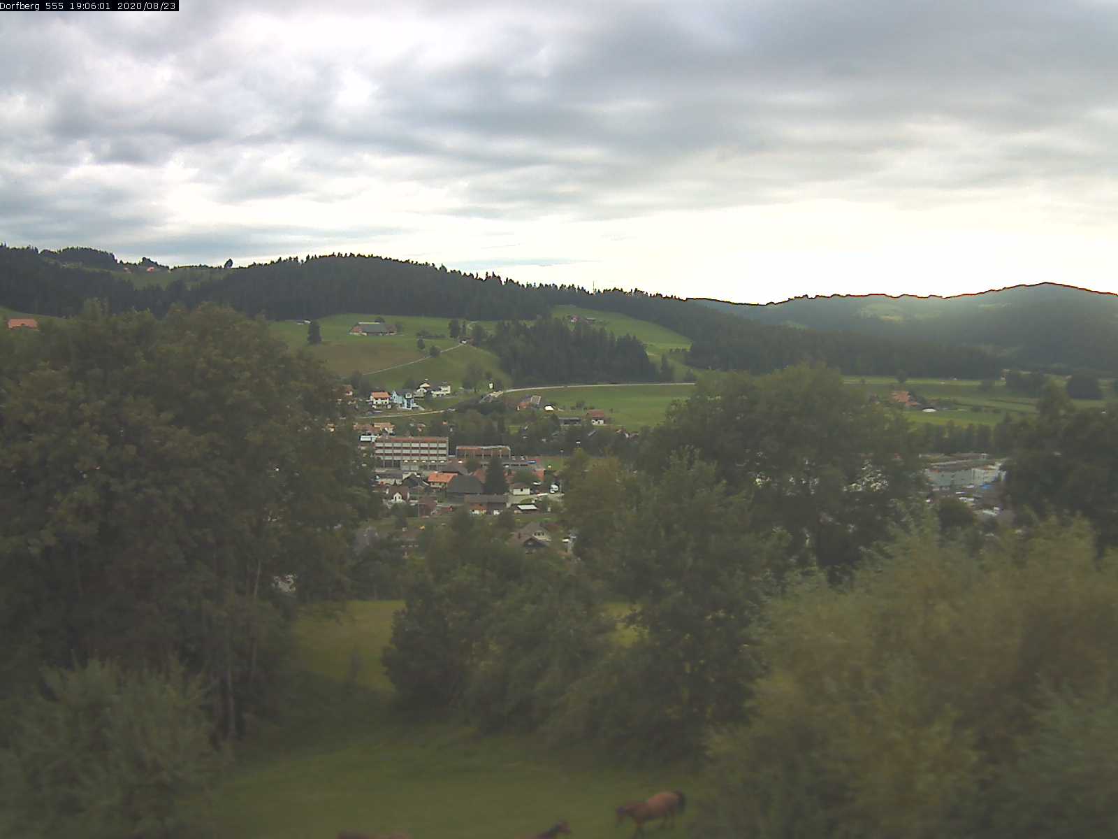Webcam-Bild: Aussicht vom Dorfberg in Langnau 20200823-190601