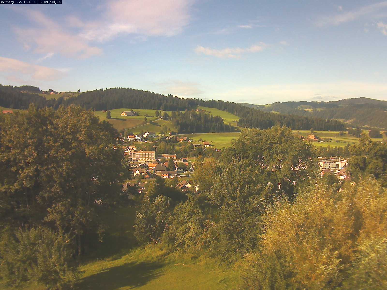 Webcam-Bild: Aussicht vom Dorfberg in Langnau 20200824-090601