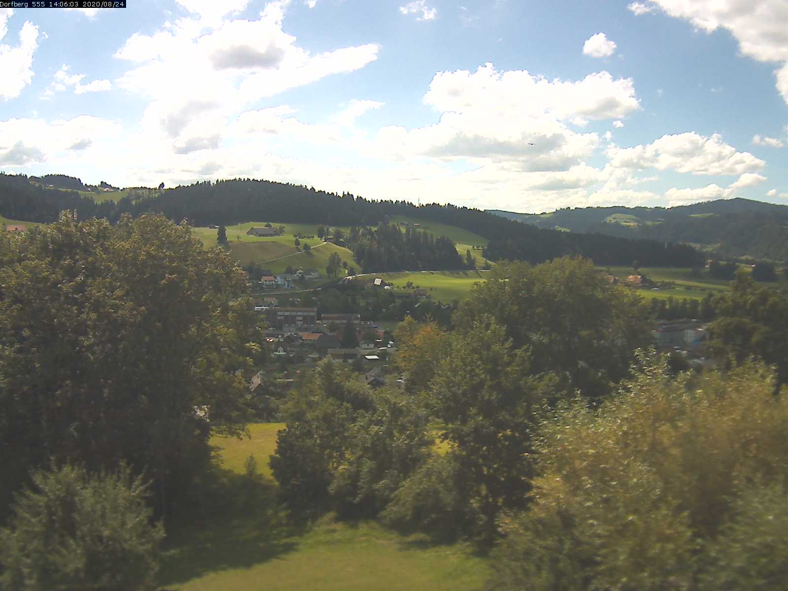 Webcam-Bild: Aussicht vom Dorfberg in Langnau 20200824-140602