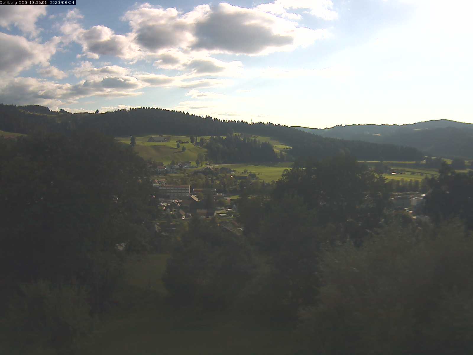Webcam-Bild: Aussicht vom Dorfberg in Langnau 20200824-180601