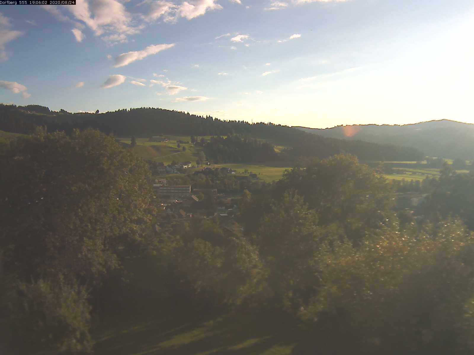 Webcam-Bild: Aussicht vom Dorfberg in Langnau 20200824-190601