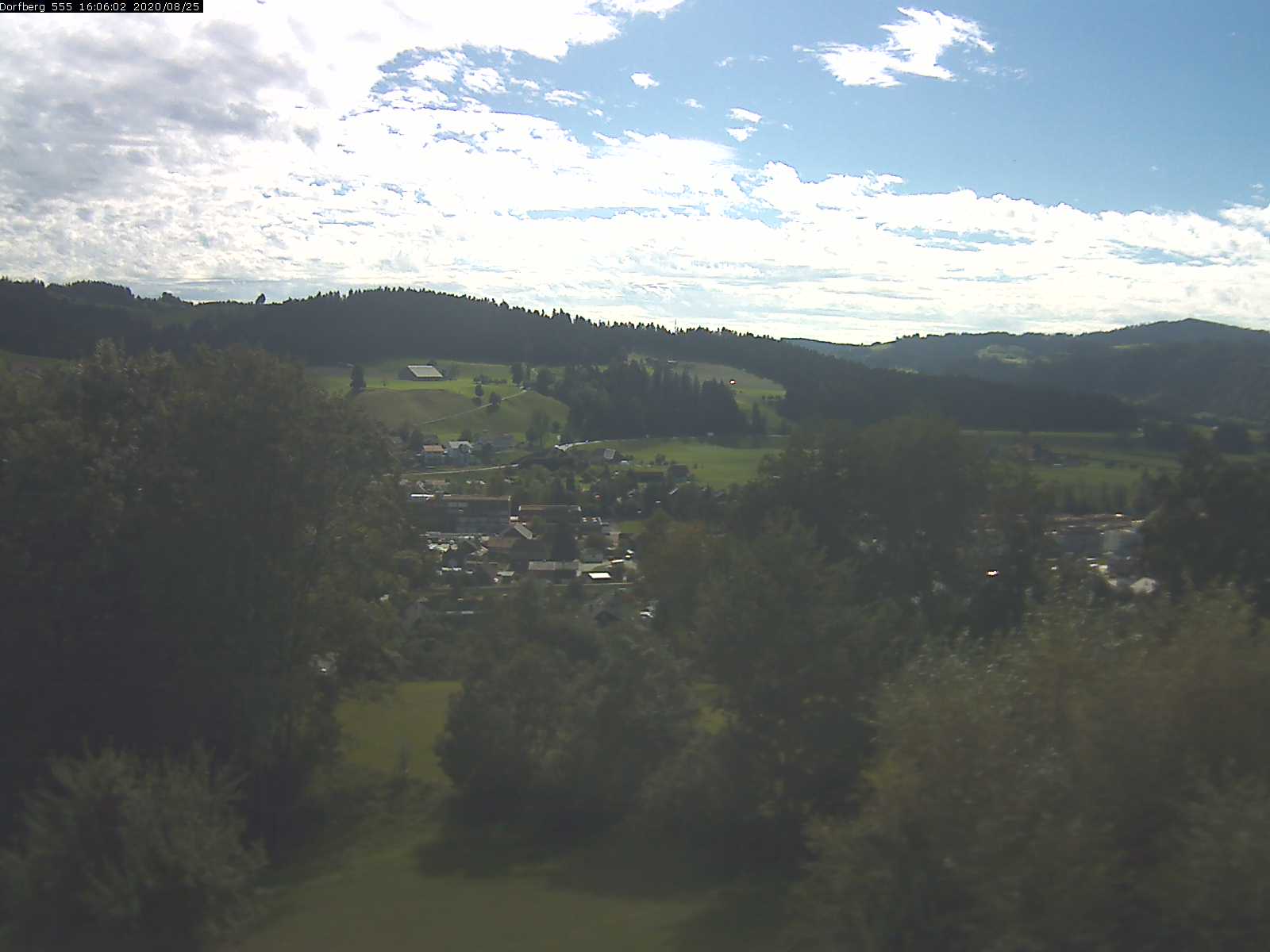 Webcam-Bild: Aussicht vom Dorfberg in Langnau 20200825-160601