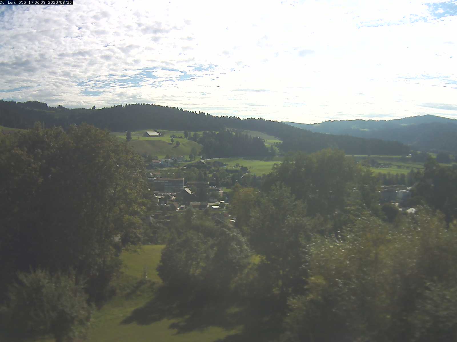 Webcam-Bild: Aussicht vom Dorfberg in Langnau 20200825-170601