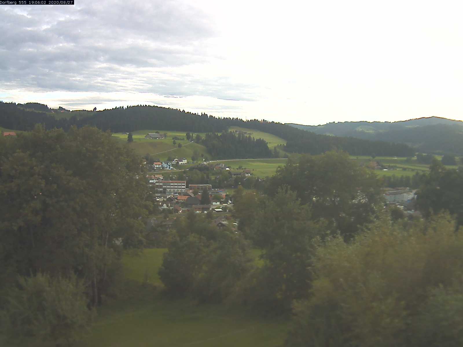 Webcam-Bild: Aussicht vom Dorfberg in Langnau 20200827-190601