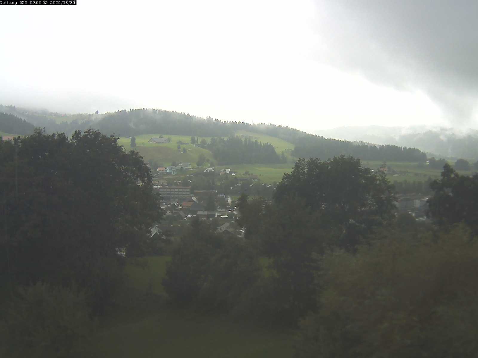 Webcam-Bild: Aussicht vom Dorfberg in Langnau 20200830-090601