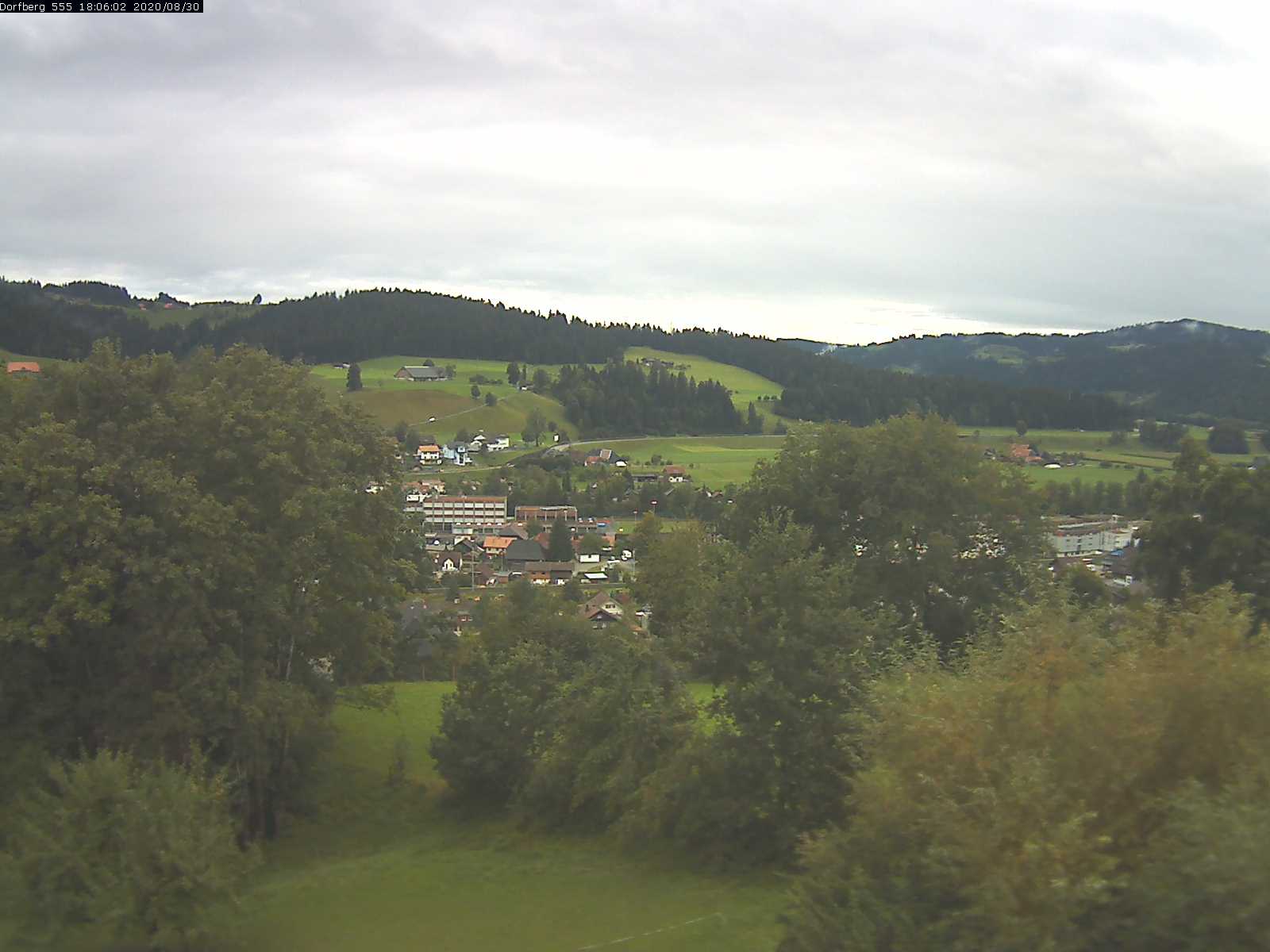 Webcam-Bild: Aussicht vom Dorfberg in Langnau 20200830-180601