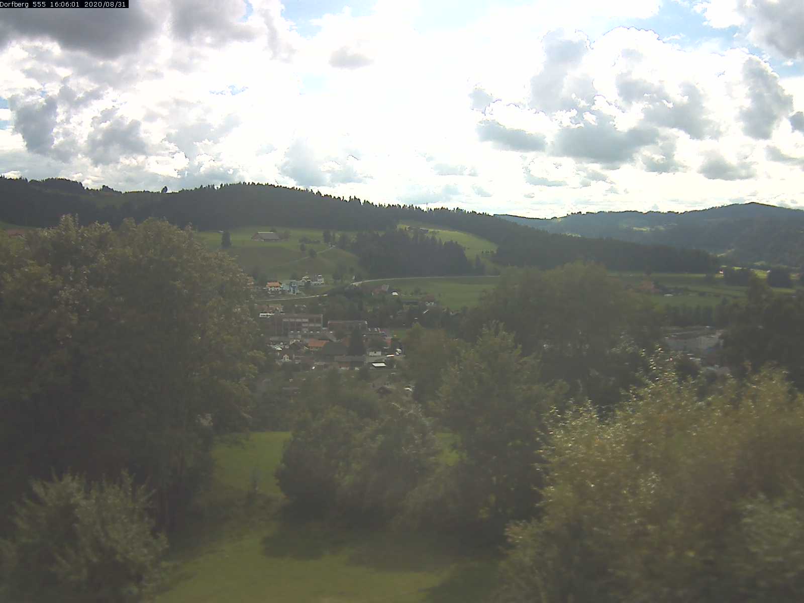 Webcam-Bild: Aussicht vom Dorfberg in Langnau 20200831-160601