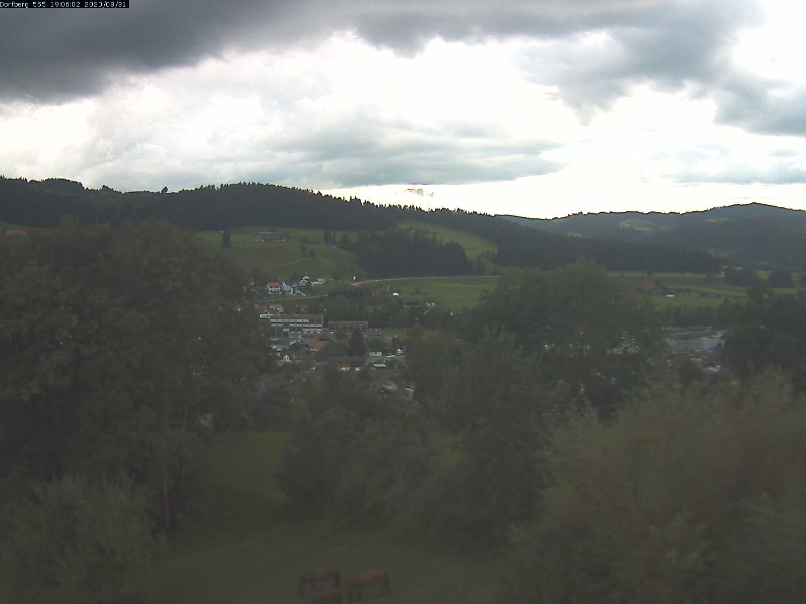 Webcam-Bild: Aussicht vom Dorfberg in Langnau 20200831-190601