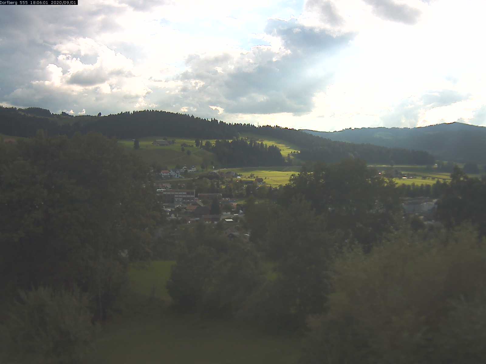 Webcam-Bild: Aussicht vom Dorfberg in Langnau 20200901-180601