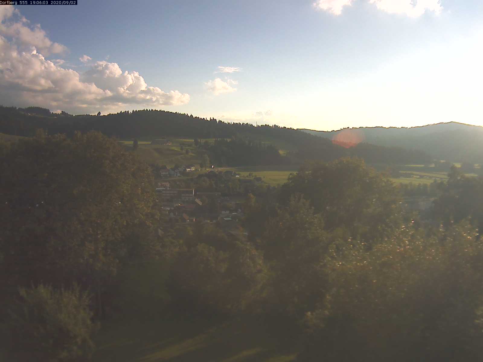 Webcam-Bild: Aussicht vom Dorfberg in Langnau 20200902-190601