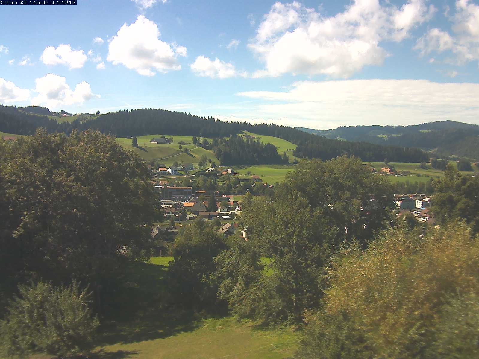 Webcam-Bild: Aussicht vom Dorfberg in Langnau 20200903-120601