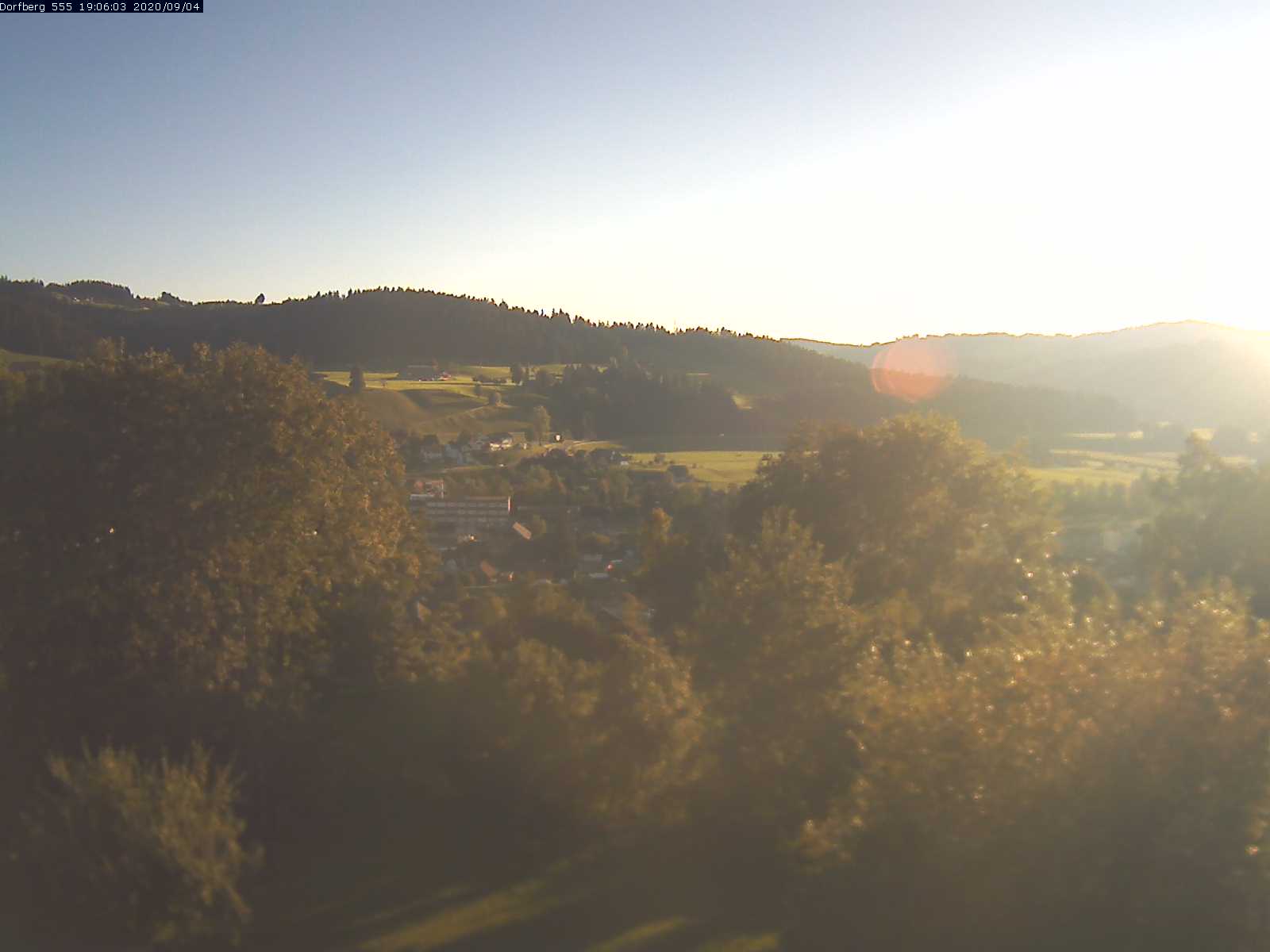 Webcam-Bild: Aussicht vom Dorfberg in Langnau 20200904-190601