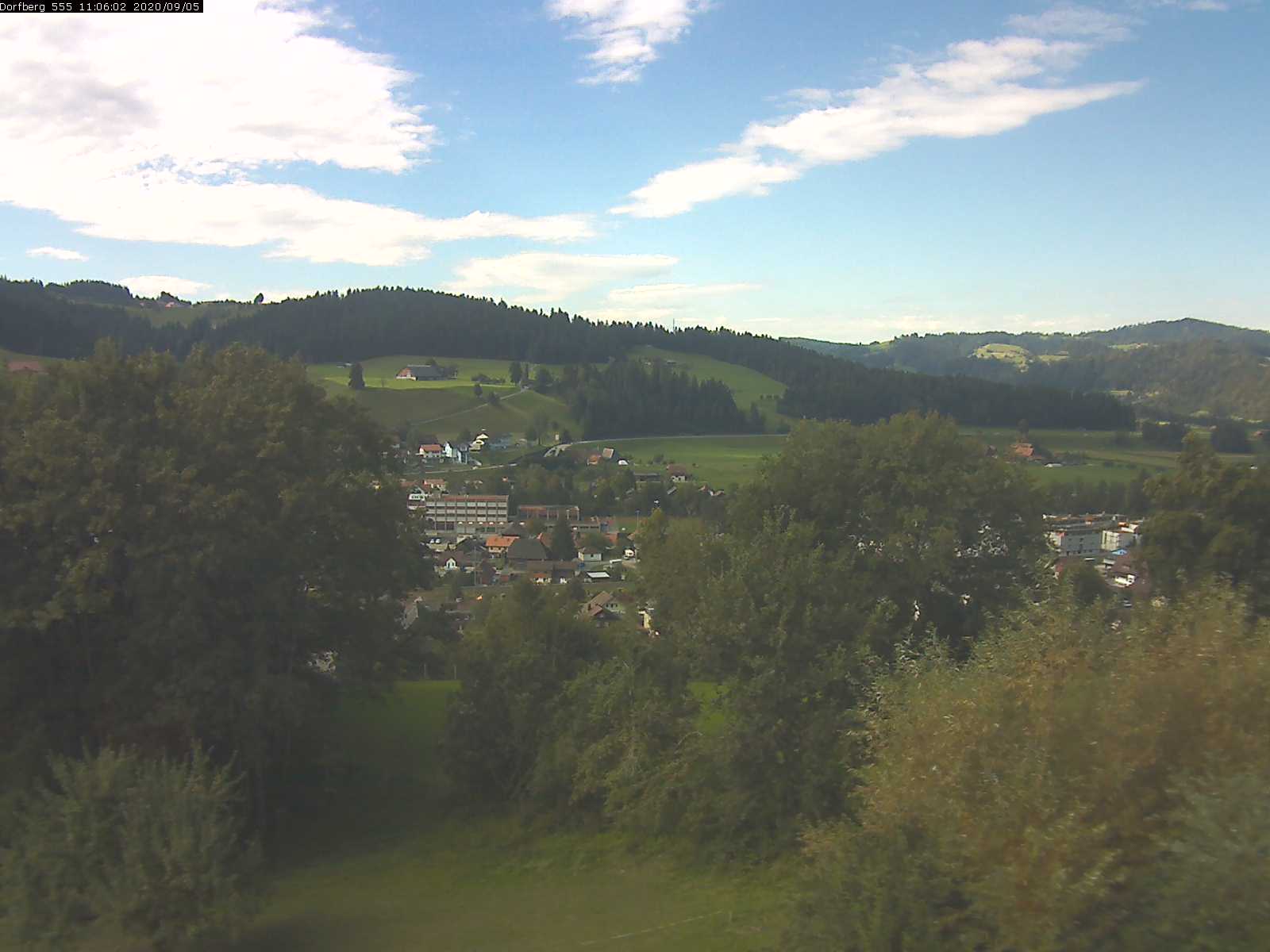 Webcam-Bild: Aussicht vom Dorfberg in Langnau 20200905-110601