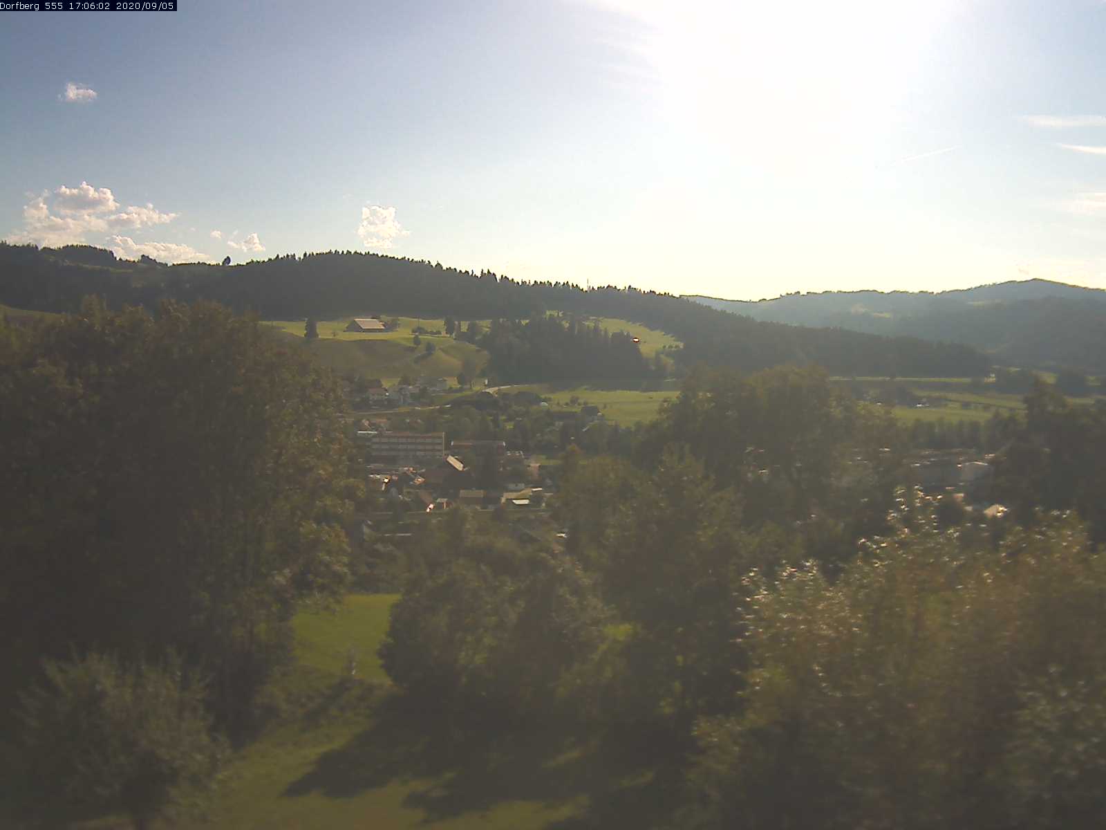 Webcam-Bild: Aussicht vom Dorfberg in Langnau 20200905-170601