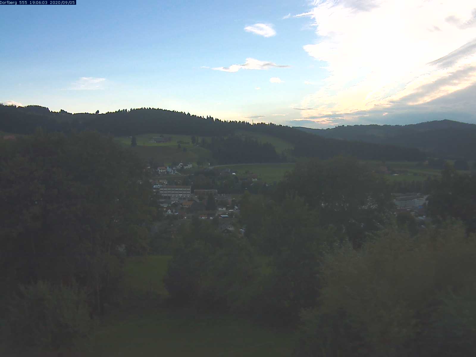 Webcam-Bild: Aussicht vom Dorfberg in Langnau 20200905-190601