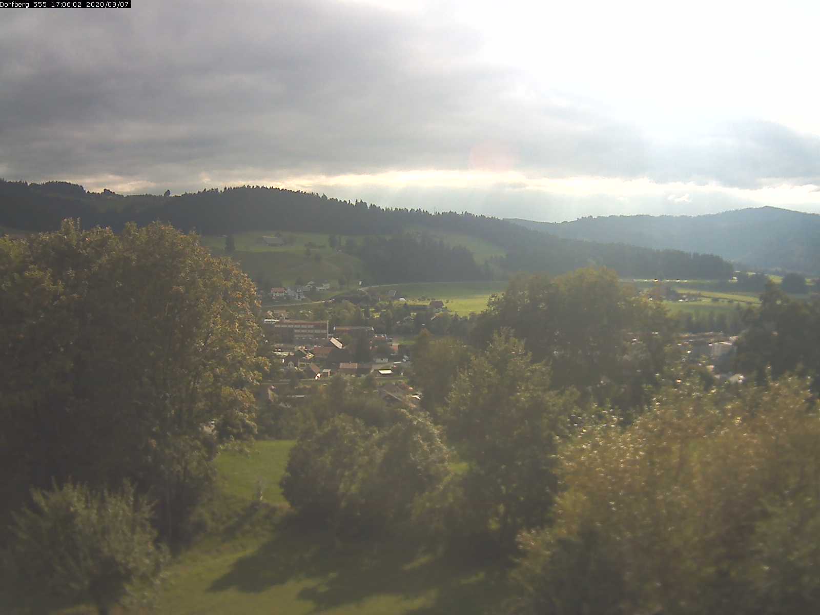 Webcam-Bild: Aussicht vom Dorfberg in Langnau 20200907-170601