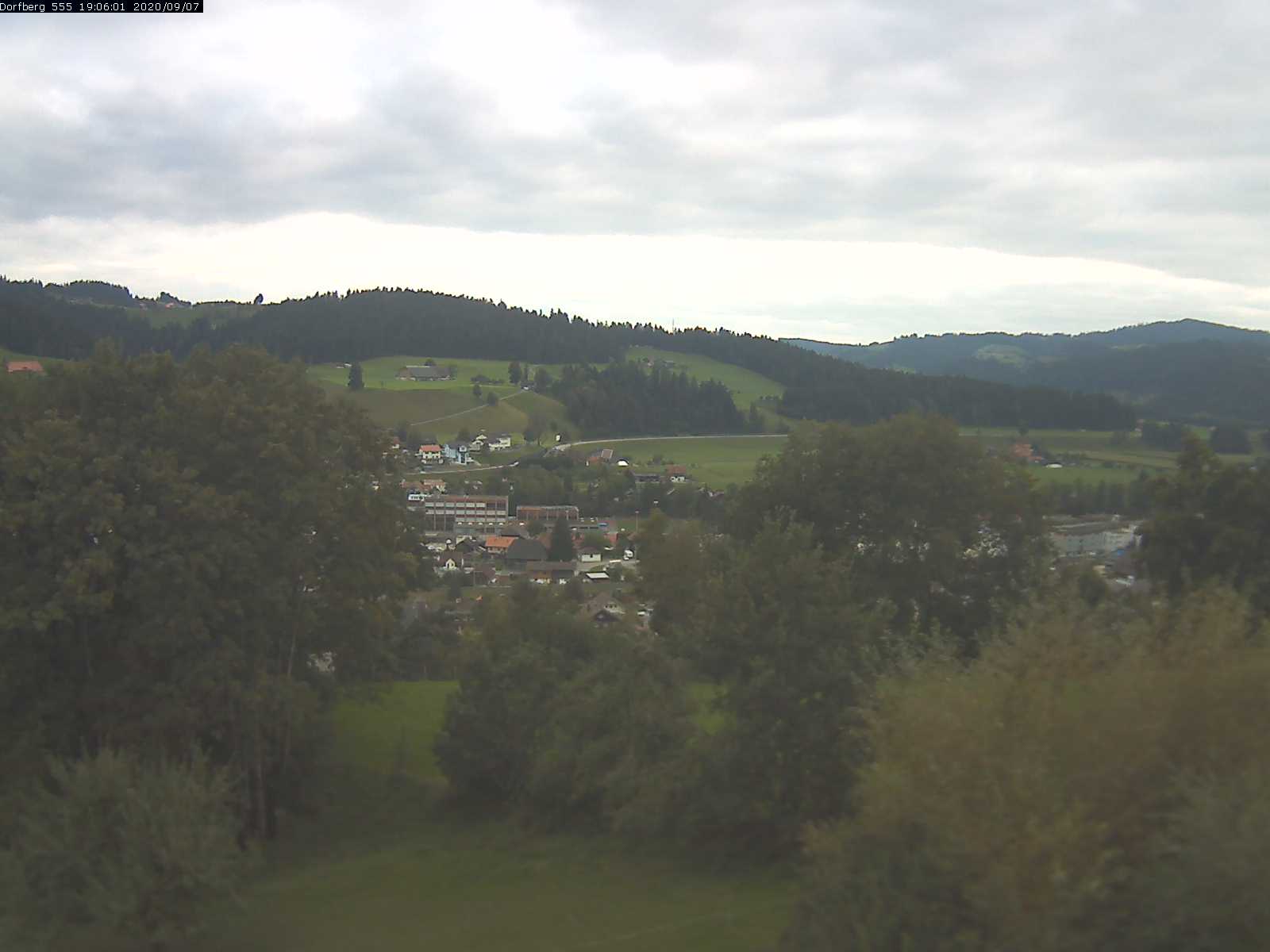 Webcam-Bild: Aussicht vom Dorfberg in Langnau 20200907-190601
