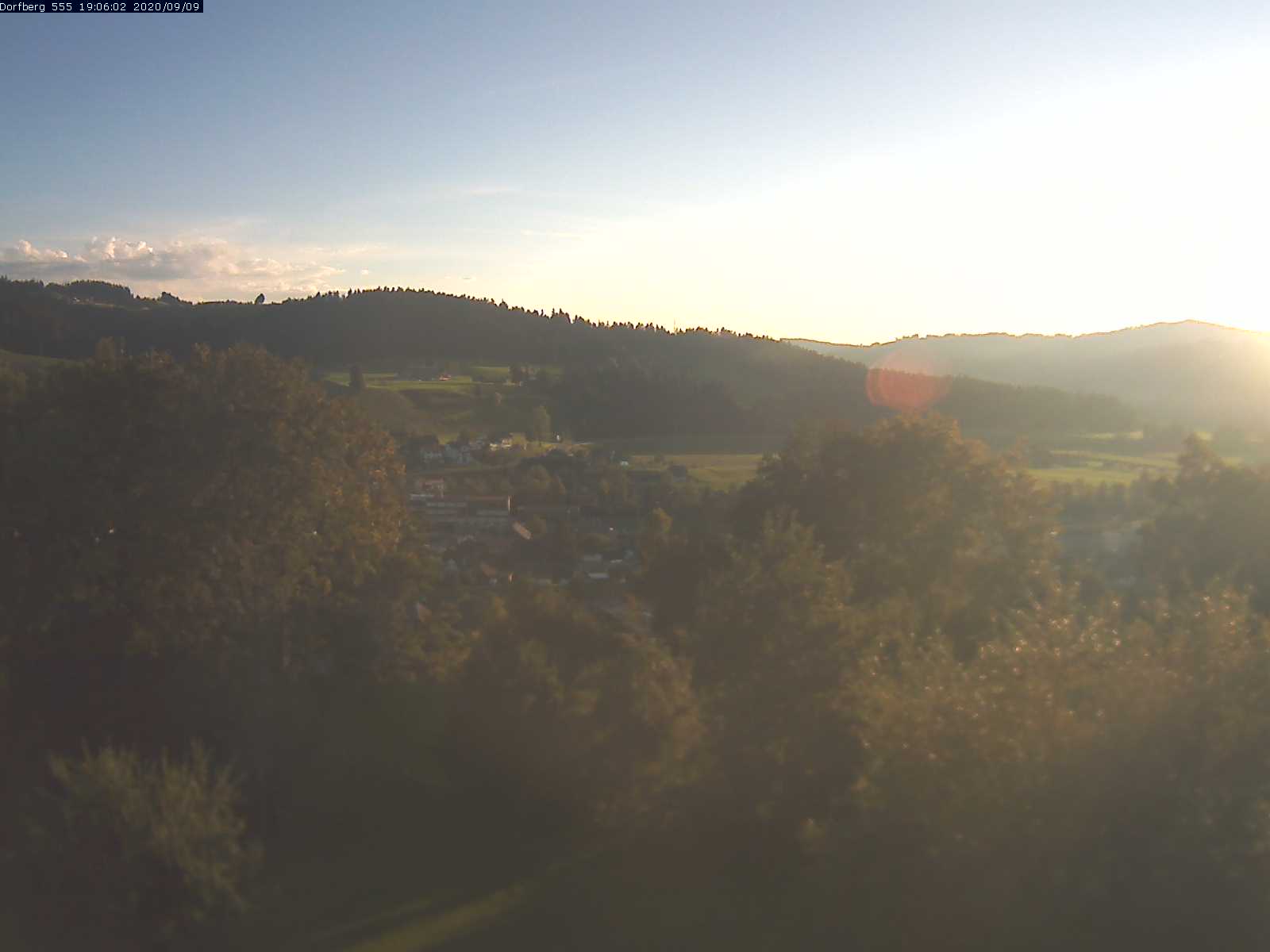 Webcam-Bild: Aussicht vom Dorfberg in Langnau 20200909-190601