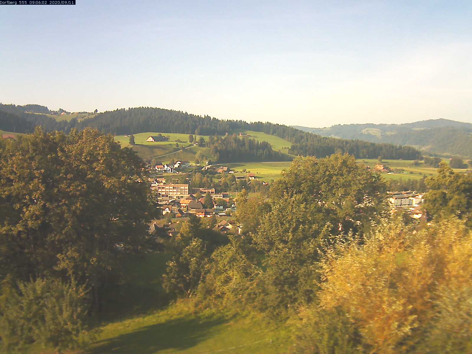 Webcam-Bild: Aussicht vom Dorfberg in Langnau 20200911-090601