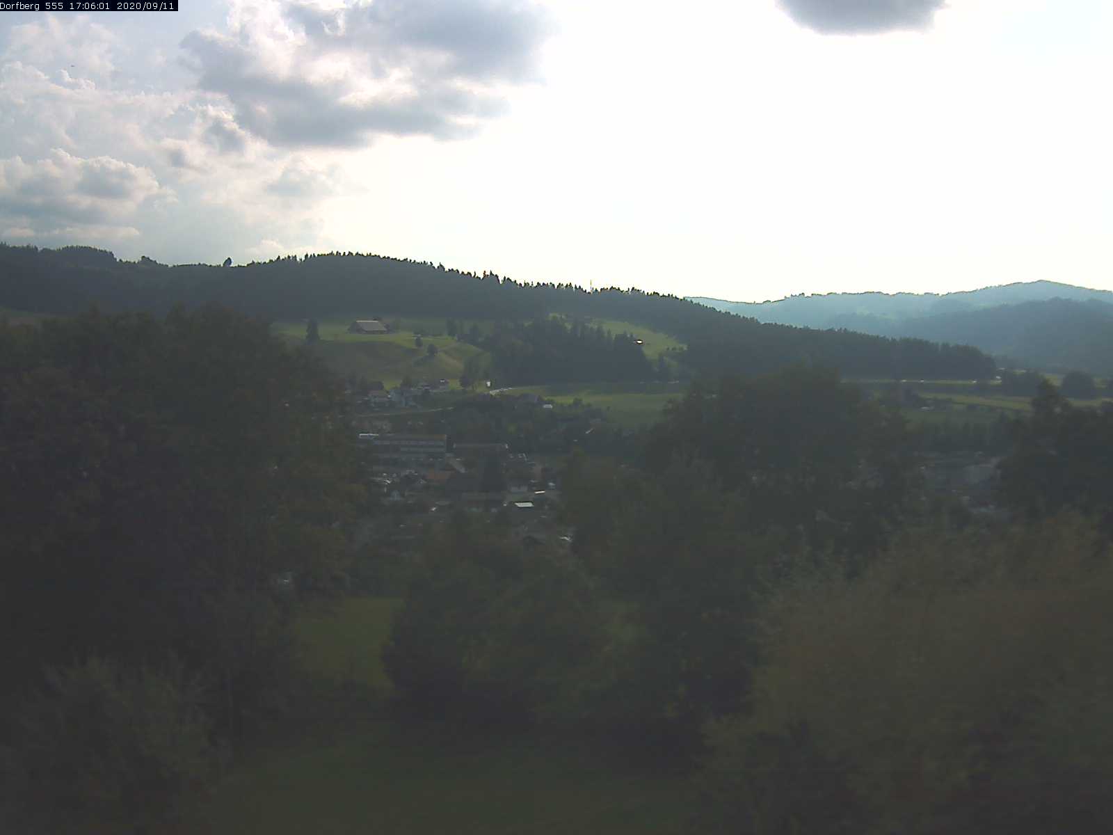 Webcam-Bild: Aussicht vom Dorfberg in Langnau 20200911-170601