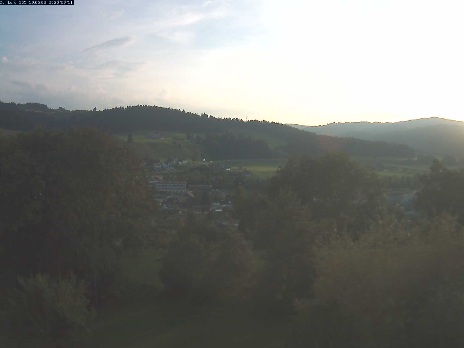 Webcam-Bild: Aussicht vom Dorfberg in Langnau 20200911-190601