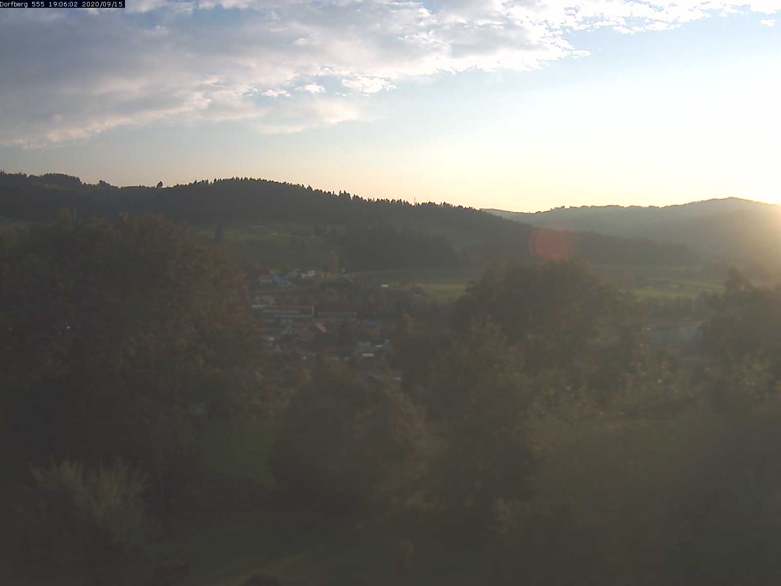 Webcam-Bild: Aussicht vom Dorfberg in Langnau 20200915-190601