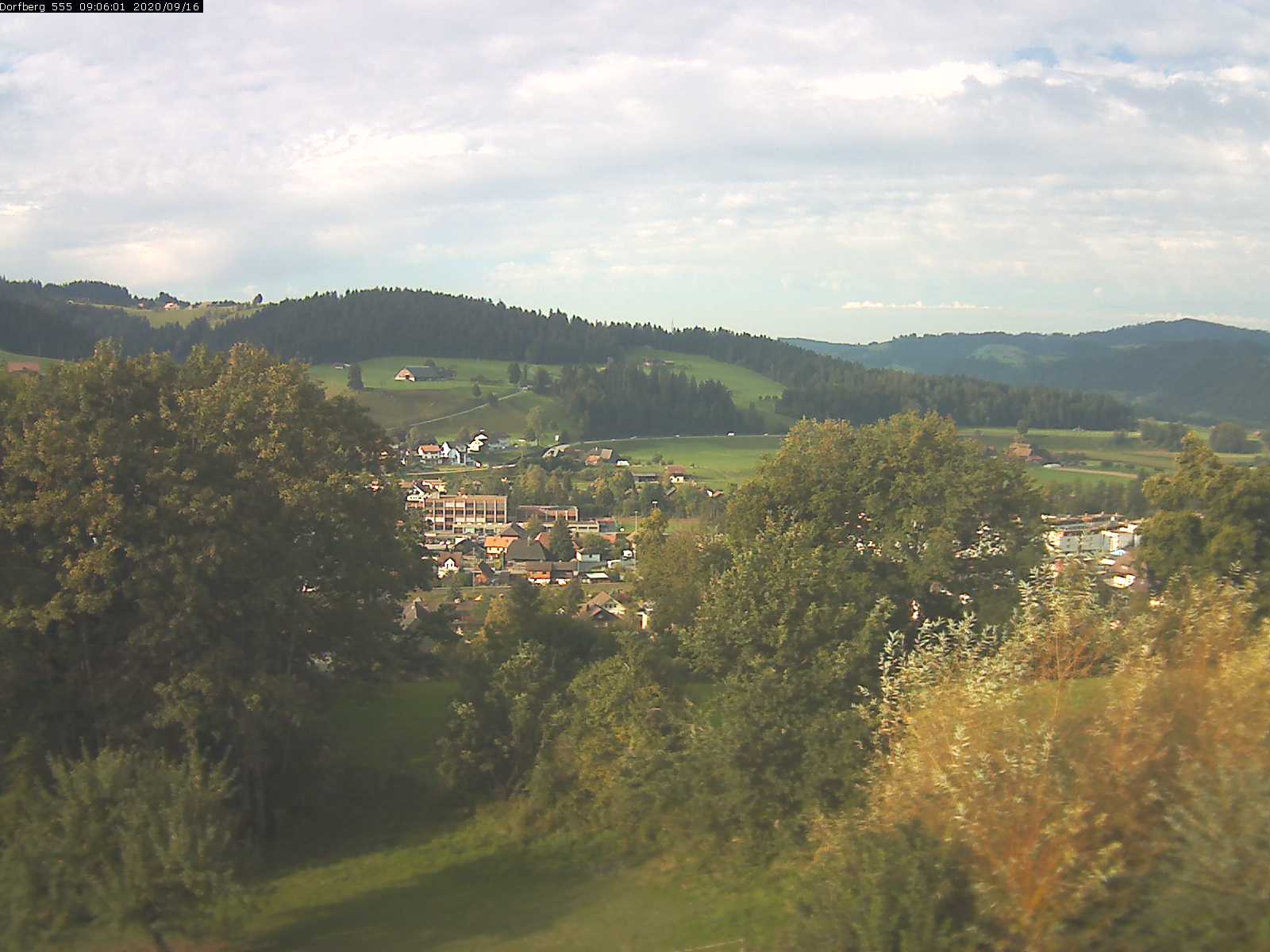 Webcam-Bild: Aussicht vom Dorfberg in Langnau 20200916-090601