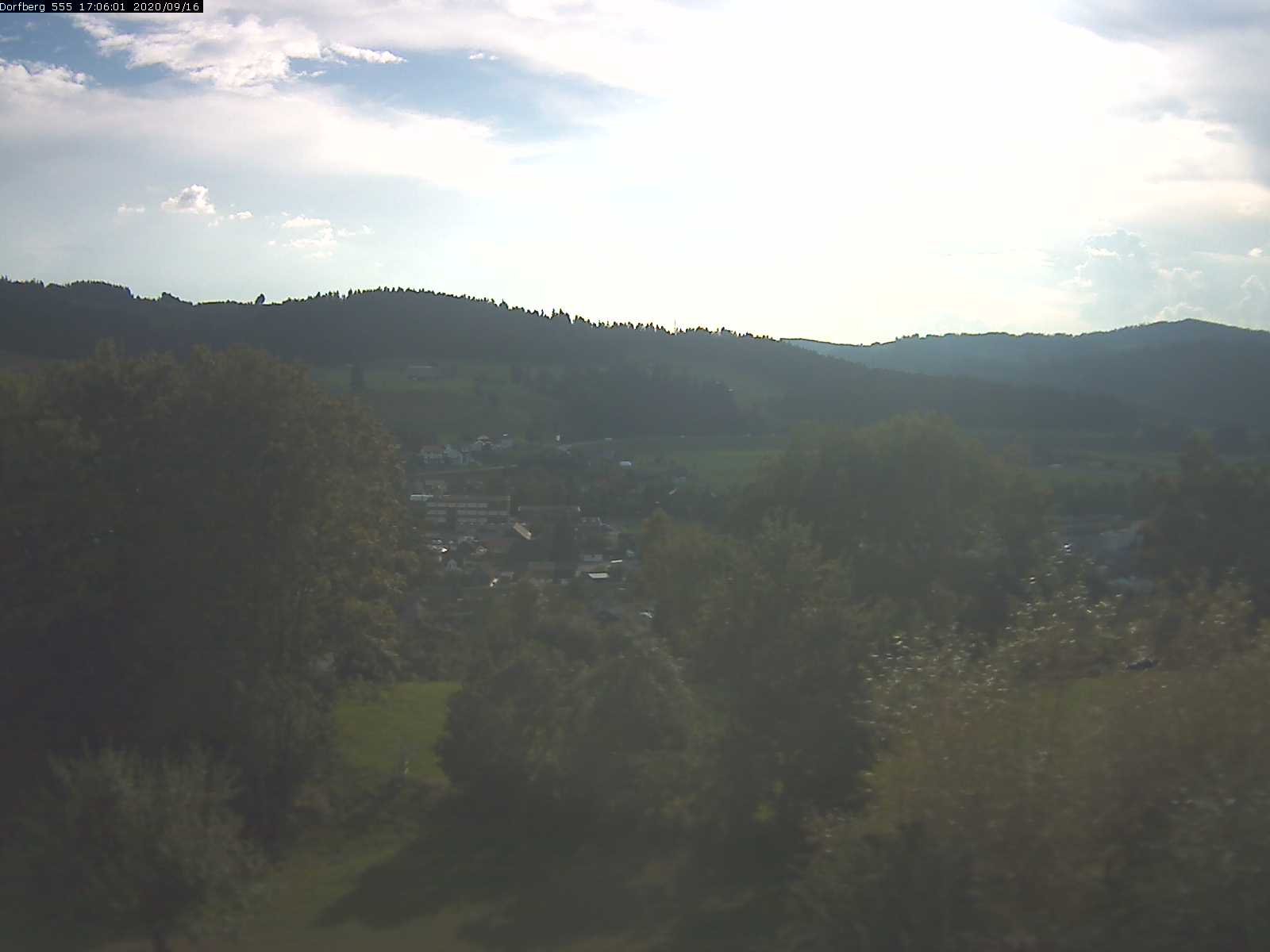 Webcam-Bild: Aussicht vom Dorfberg in Langnau 20200916-170601