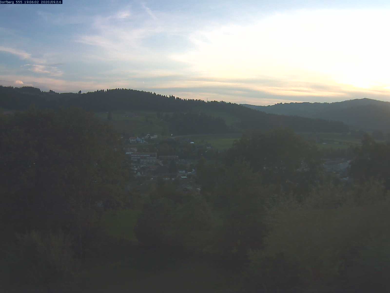 Webcam-Bild: Aussicht vom Dorfberg in Langnau 20200916-190601