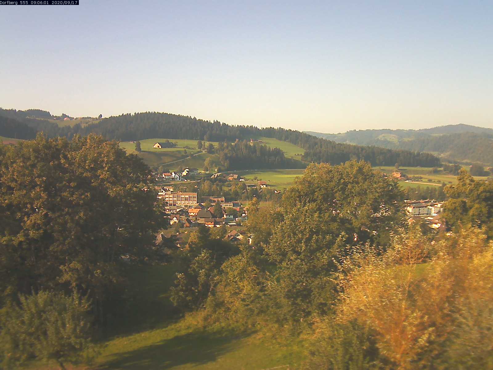Webcam-Bild: Aussicht vom Dorfberg in Langnau 20200917-090601