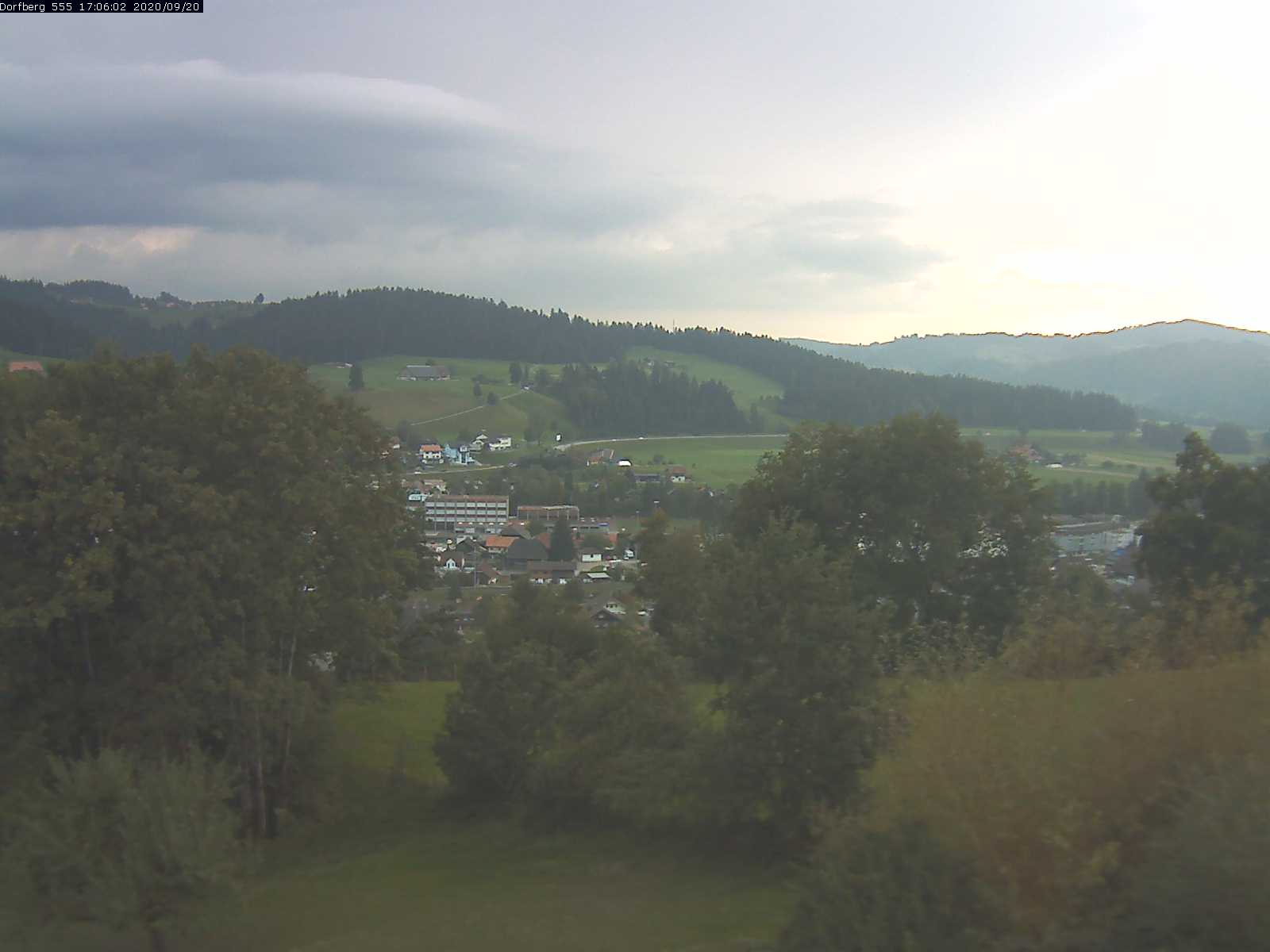 Webcam-Bild: Aussicht vom Dorfberg in Langnau 20200920-170601