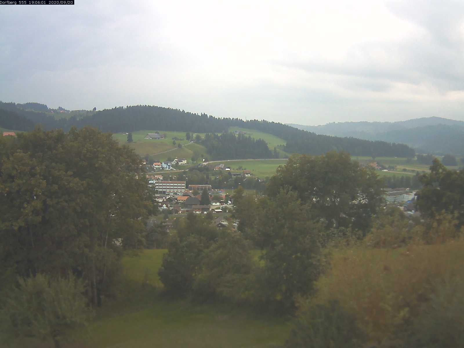 Webcam-Bild: Aussicht vom Dorfberg in Langnau 20200920-190601