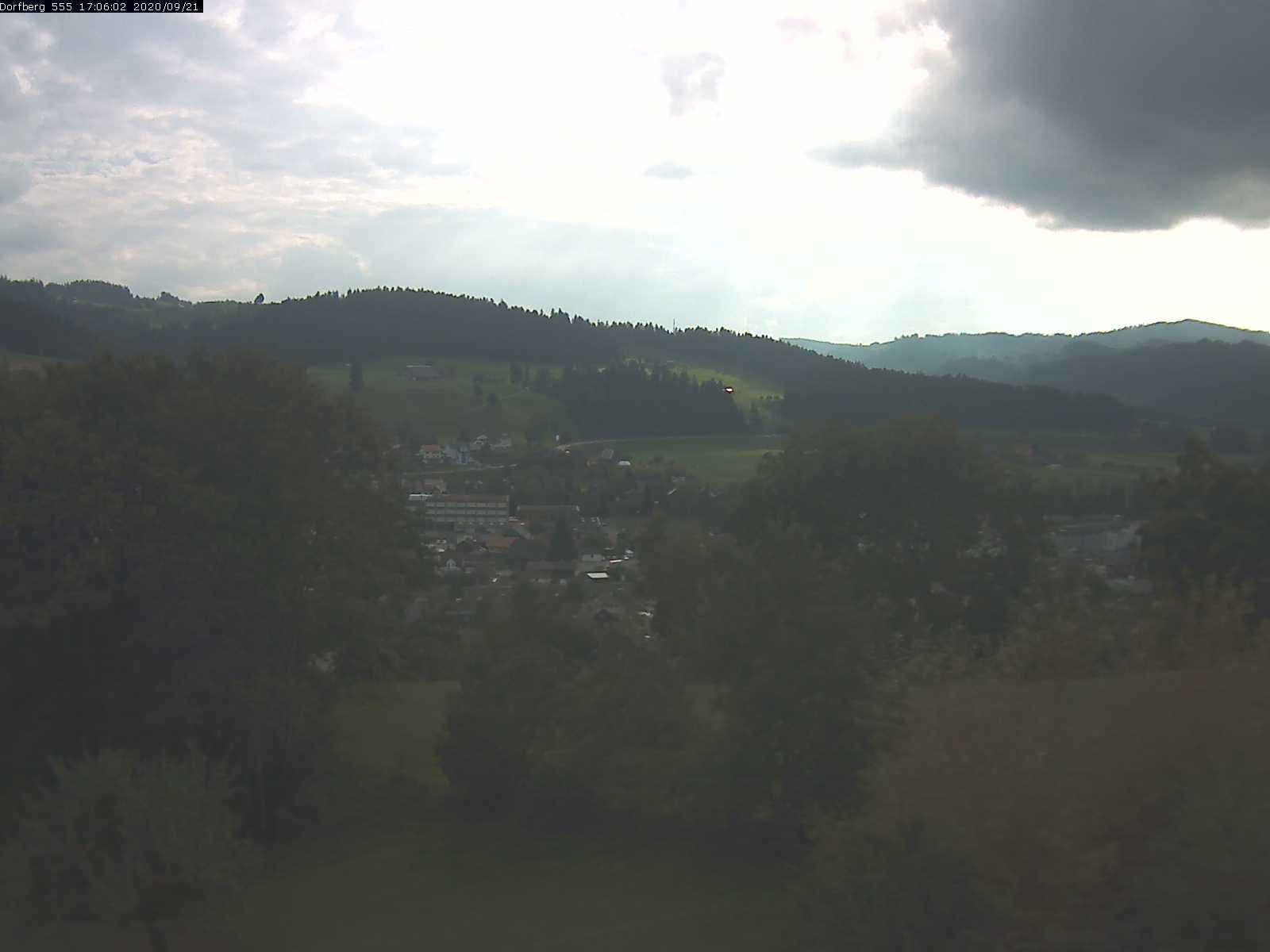 Webcam-Bild: Aussicht vom Dorfberg in Langnau 20200921-170601