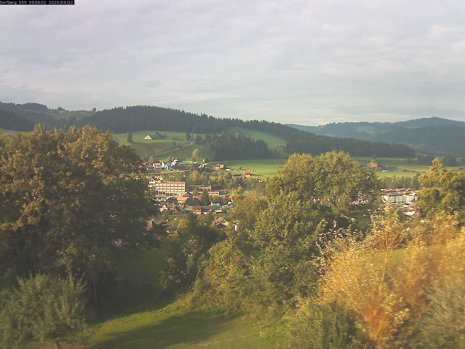 Webcam-Bild: Aussicht vom Dorfberg in Langnau 20200922-090601
