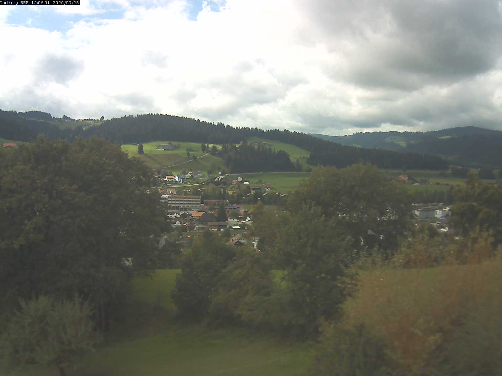 Webcam-Bild: Aussicht vom Dorfberg in Langnau 20200923-120601