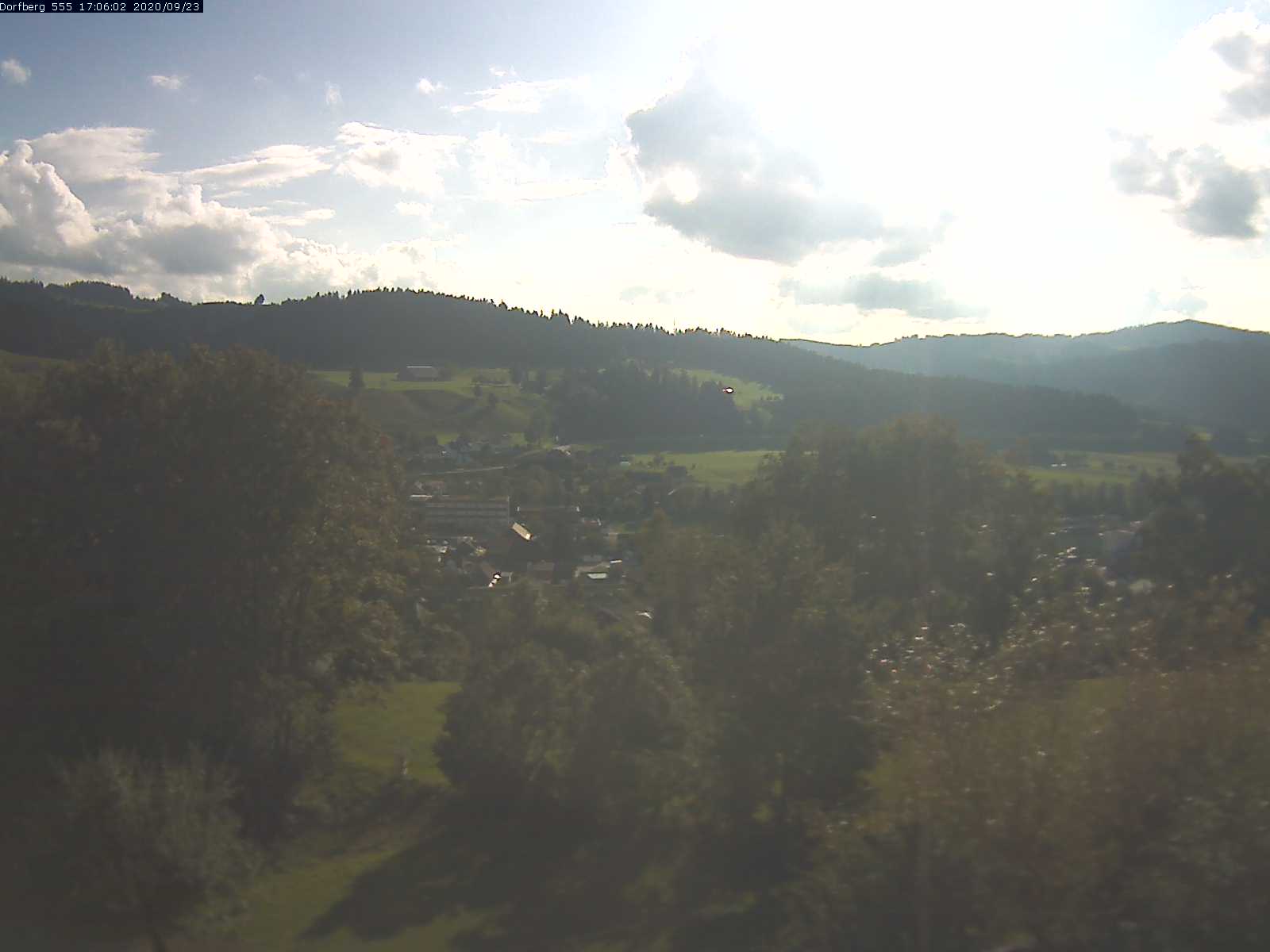 Webcam-Bild: Aussicht vom Dorfberg in Langnau 20200923-170601
