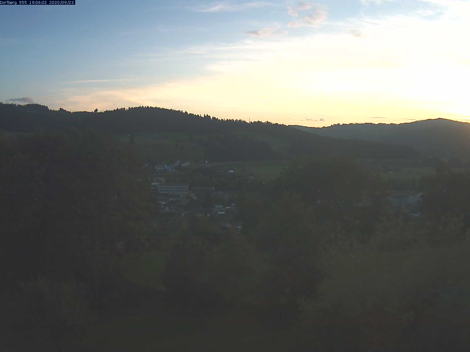 Webcam-Bild: Aussicht vom Dorfberg in Langnau 20200923-190601