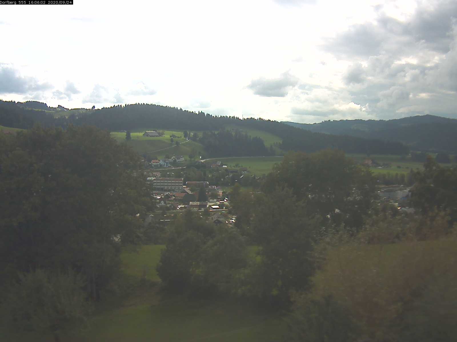 Webcam-Bild: Aussicht vom Dorfberg in Langnau 20200924-160601