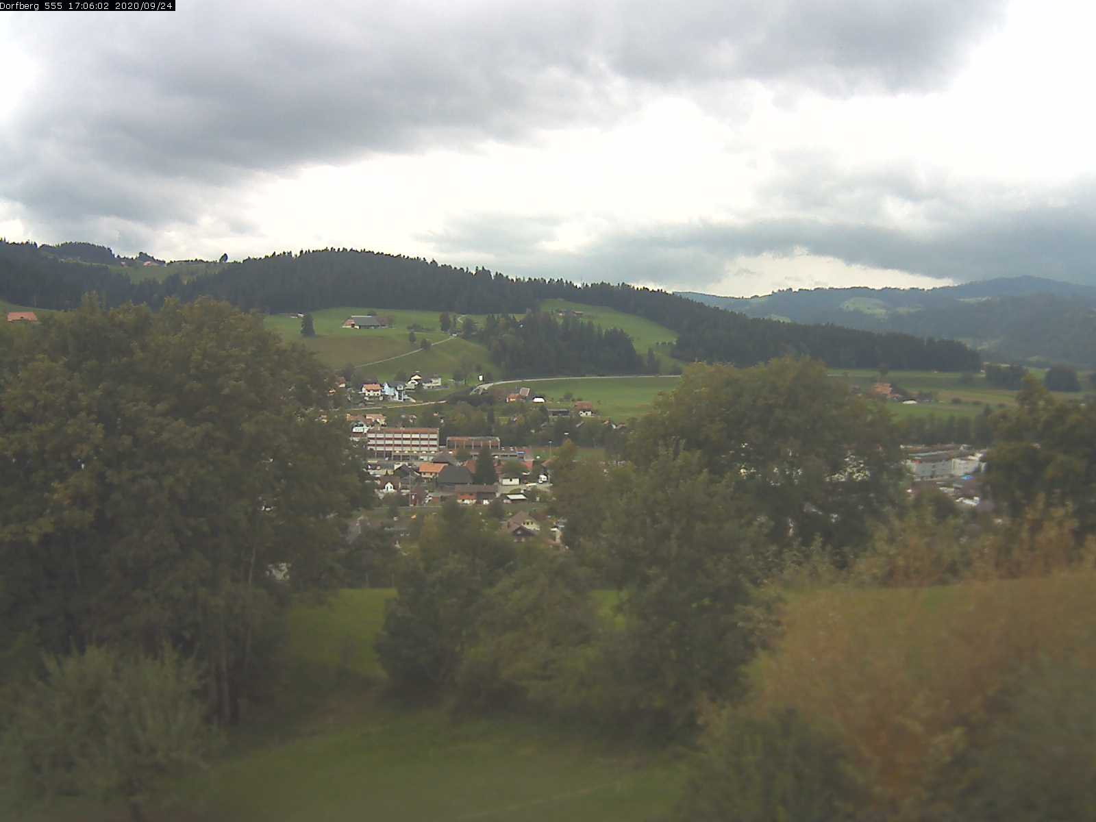 Webcam-Bild: Aussicht vom Dorfberg in Langnau 20200924-170602