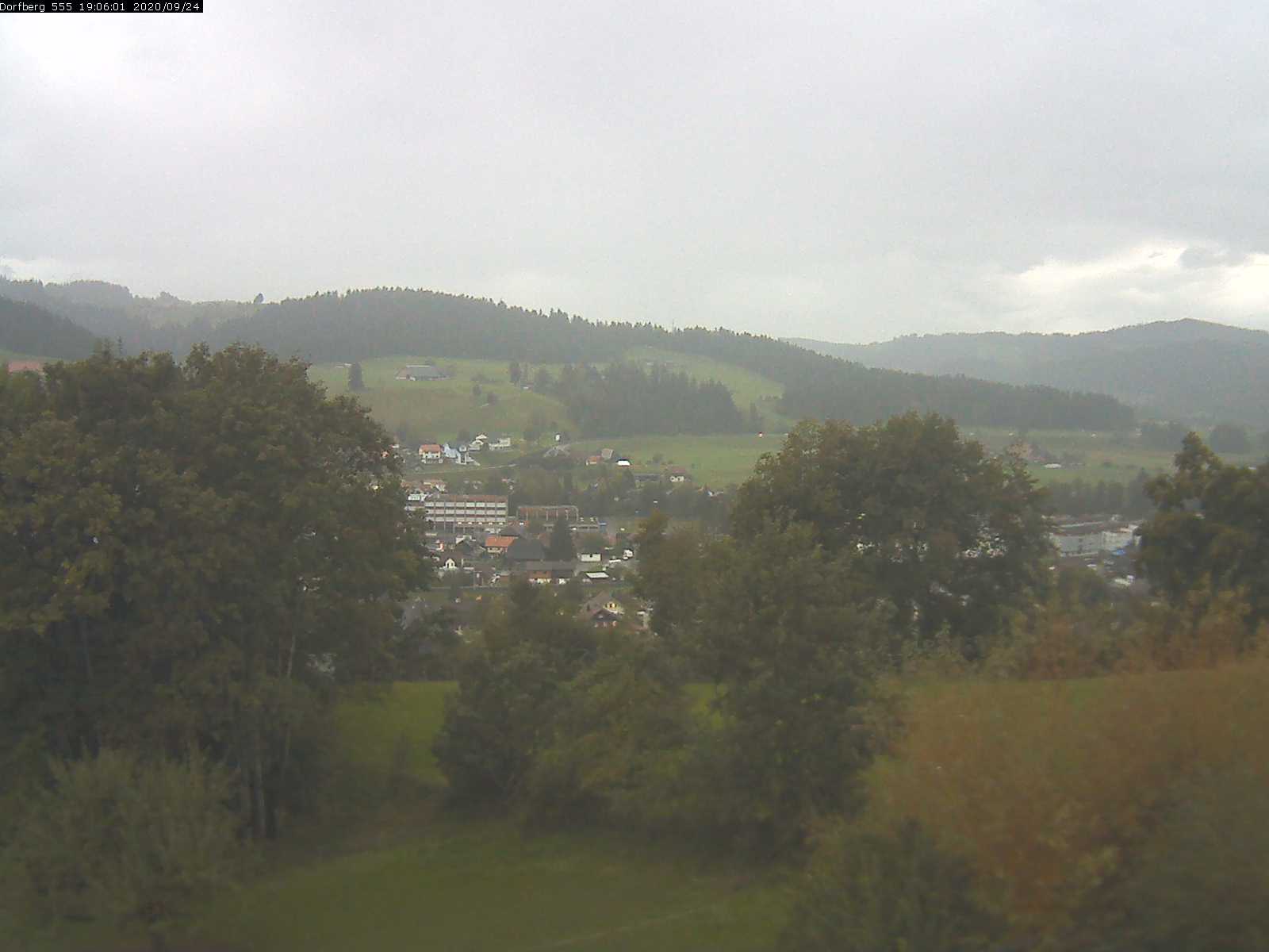 Webcam-Bild: Aussicht vom Dorfberg in Langnau 20200924-190601