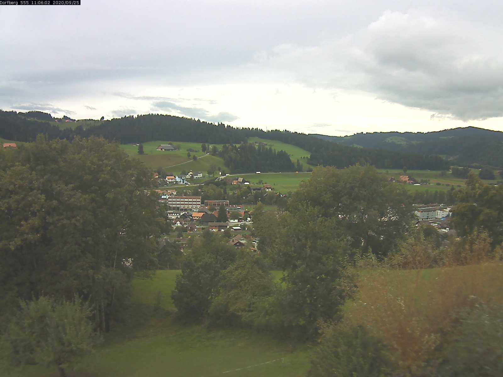 Webcam-Bild: Aussicht vom Dorfberg in Langnau 20200925-110601