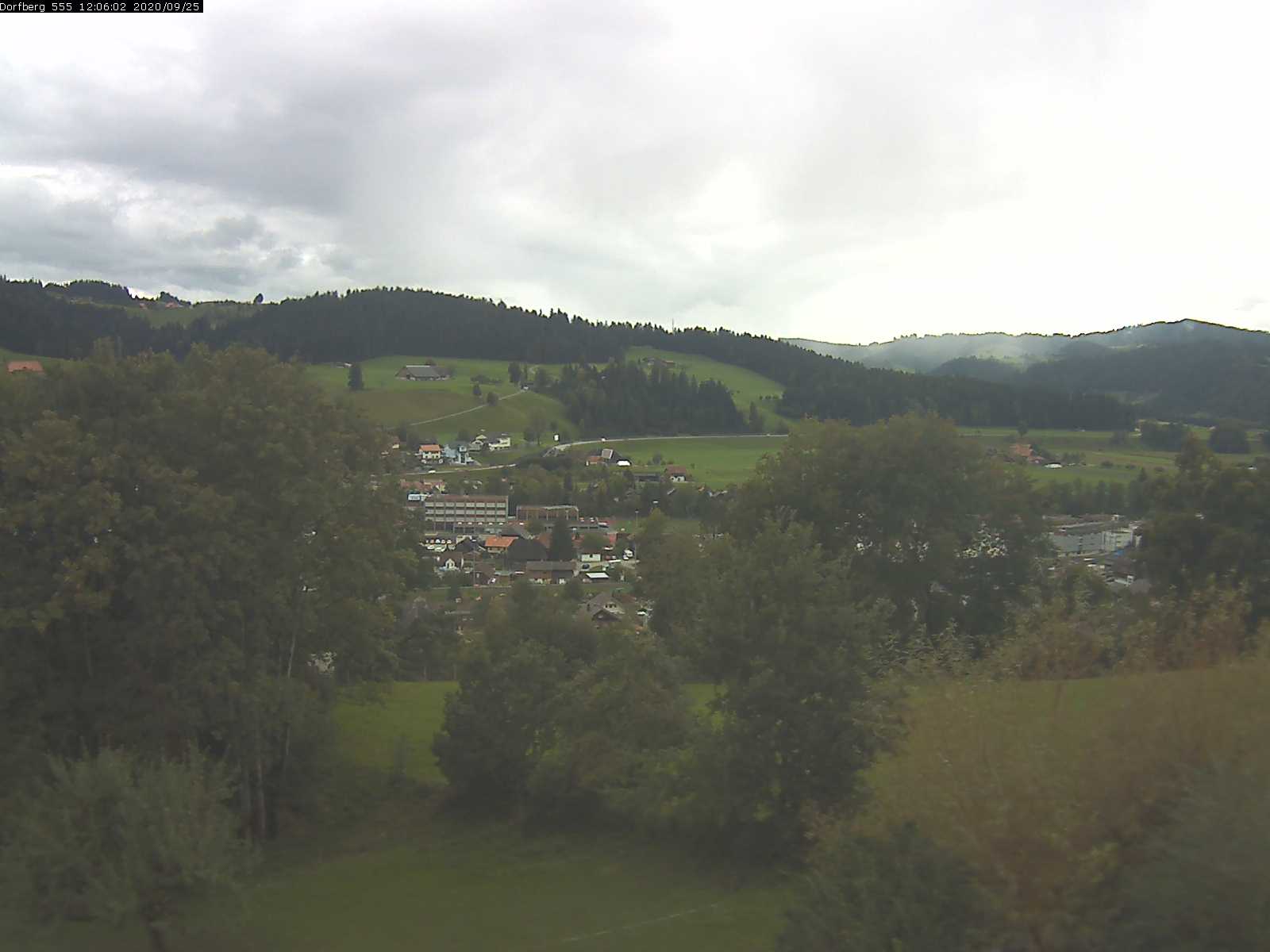 Webcam-Bild: Aussicht vom Dorfberg in Langnau 20200925-120601