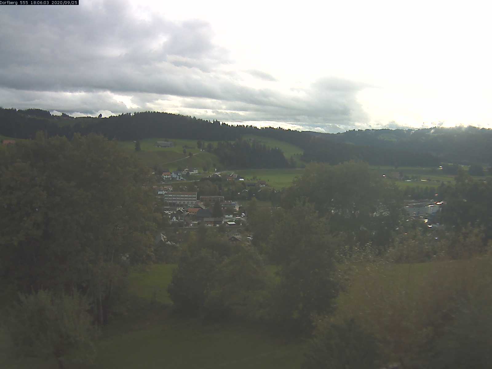Webcam-Bild: Aussicht vom Dorfberg in Langnau 20200925-180601