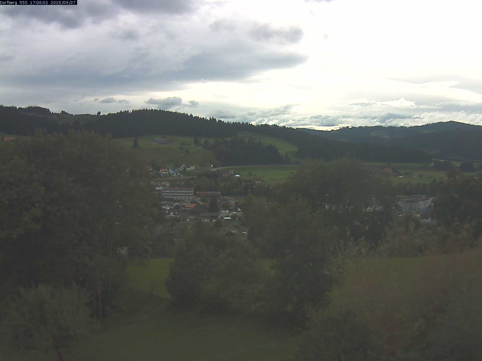 Webcam-Bild: Aussicht vom Dorfberg in Langnau 20200927-170601