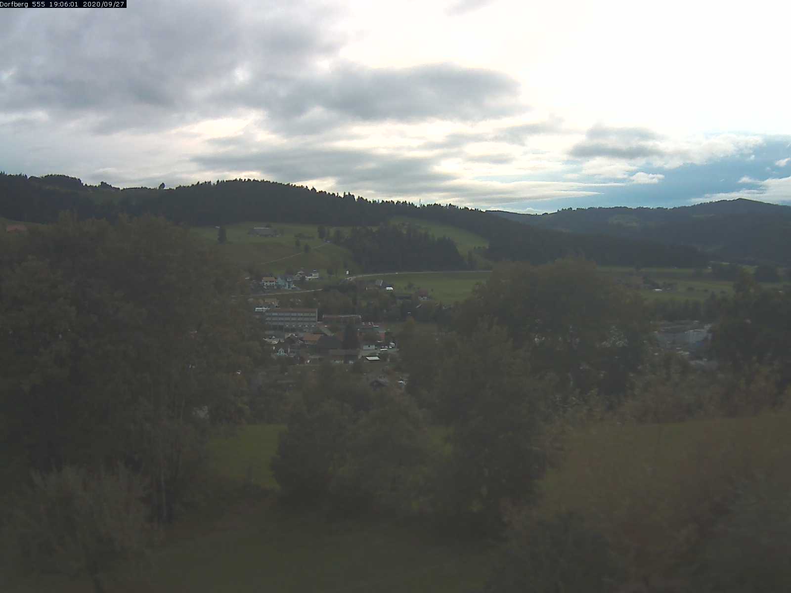 Webcam-Bild: Aussicht vom Dorfberg in Langnau 20200927-190601