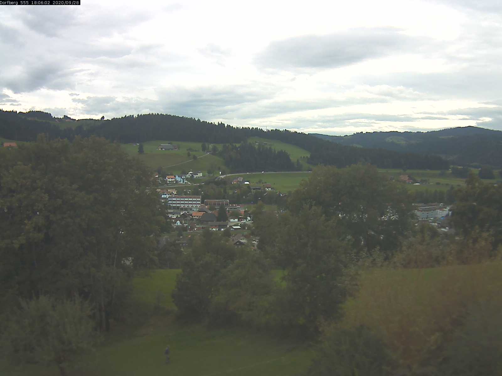 Webcam-Bild: Aussicht vom Dorfberg in Langnau 20200928-180601