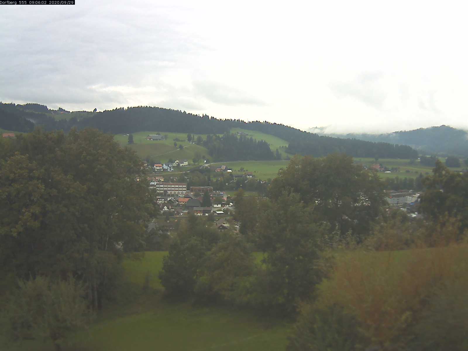 Webcam-Bild: Aussicht vom Dorfberg in Langnau 20200929-090601