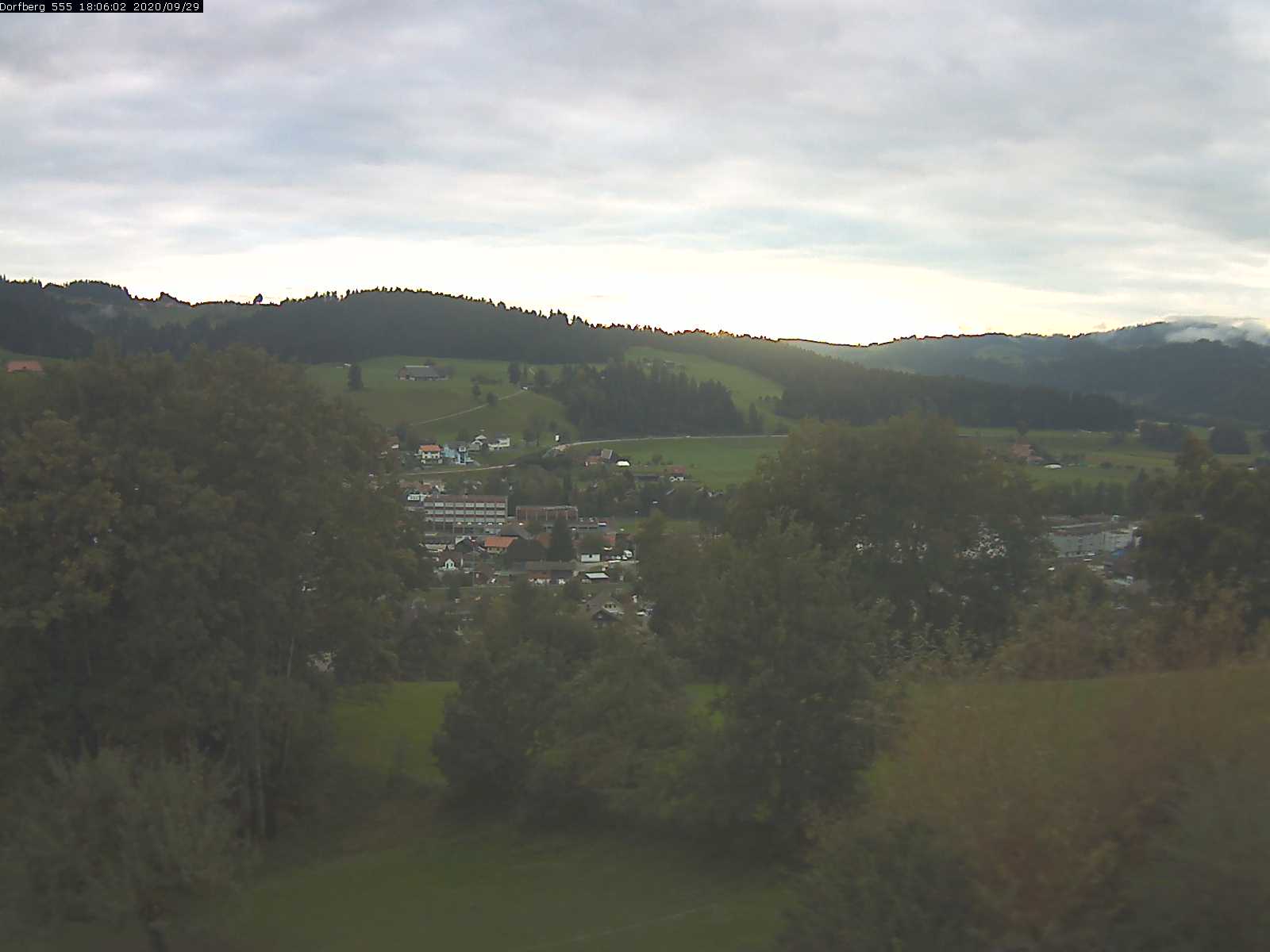 Webcam-Bild: Aussicht vom Dorfberg in Langnau 20200929-180601